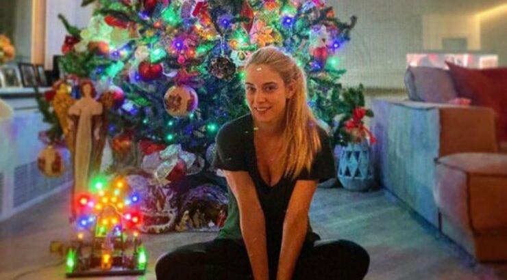 Δούκισσα Νομικού: Ποζάρει με τον σύζυγό της και τα δύο τους παιδιά σε ένα στιγμιότυπο που θα λατρέψεις!