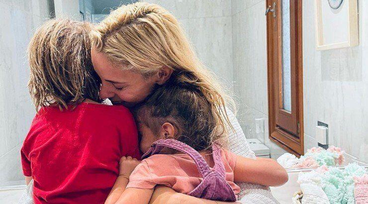 Δούκισσα Νομικού: Αποκάλυψε ότι έχουν βαφτιστεί τα παιδιά της και δεν πήραμε χαμπάρι 