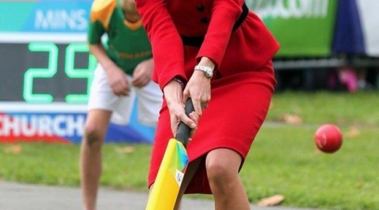  Απολαυστικό βίντεο: Kate Middleton: Παραλίγο να χτυπήσει στο δόξα πατρί τον William!