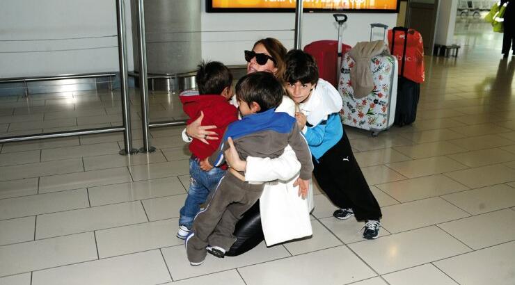 Μαρία Έλενα Κυριάκου: Η έκπληξη από τα τρία παιδιά της Κύπριας που έκλεψε τις εντυπώσεις στο "The Voice" στο αεροδρόμιο