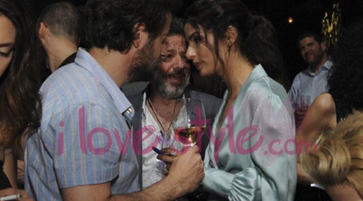 Ο Κωστής Μαραβέγιας μιλάει για την ιδανική σύντροφό και "φωτογραφίζει" την Τόνια Σωτηροπούλου