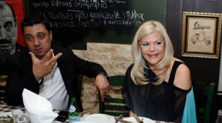 Που πετύχαμε το Γιώργο Θεοφάνους μετά την παρουσίαση του μουσικού του έργου «Τραγουδώ το νησί μου» στο θέατρο Λατσιών