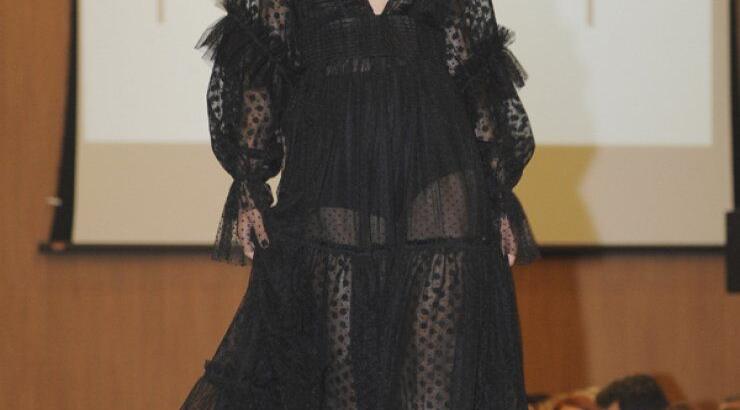 Ρίτα Αττάλα: Aποθέωσε την κομψότητα και τη θηλυκότητα στην φιλανθρωπική επίδειξη μόδας