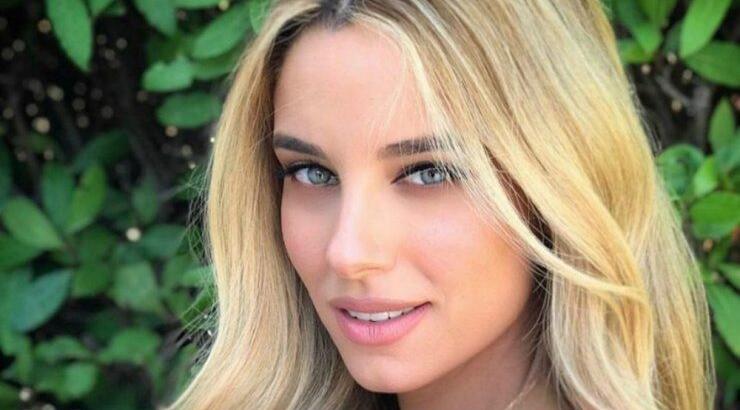 Δούκισσα Νομικού: Ποζάρει με τον μικρό Σάββα στην πισίνα στον 8ο μήνα της εγκυμοσύνης της