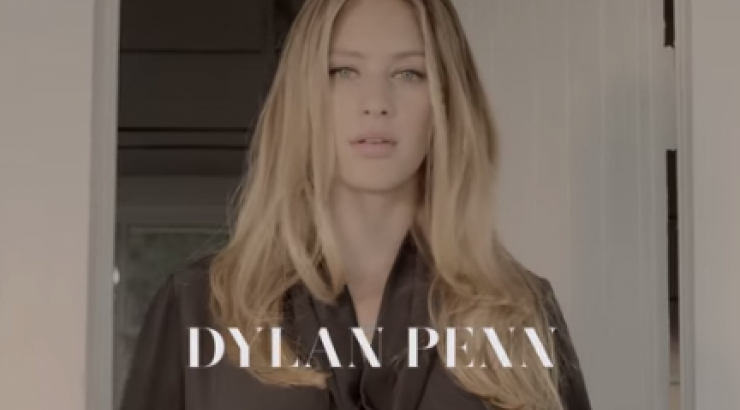 Dylan Penn: Η κόρη του Sean Penn συνεργάζεται με την εταιρία Stuart Weitzman