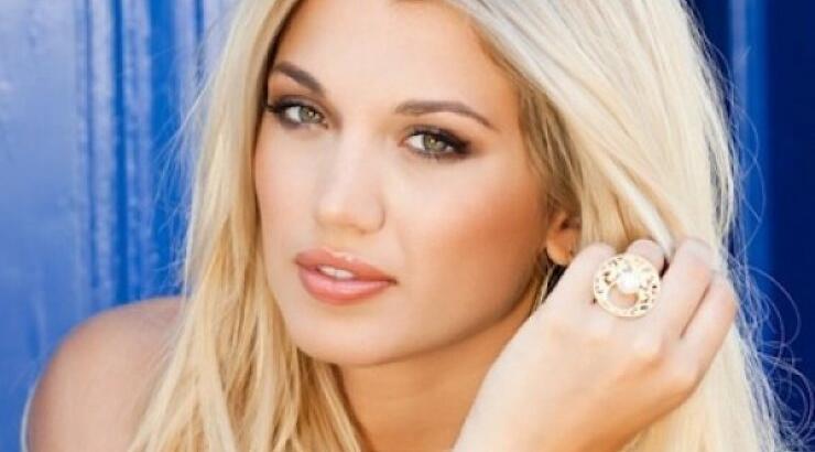 Κωνσταντίνα Σπυροπούλου: Η εμφάνιση με μαγιό στον "Καφέ Με Την Ελένη" το 2011 [βίντεο]