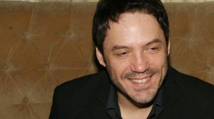 Θάνος Καλλίρης: Μιλά πρώτη φορά για το κινητικό πρόβλημα του παιδιού του!