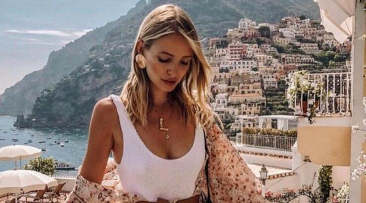 Λιπαρά μαλλιά: 3 έξυπνα hair-dos για να τα καμουφλάρεις στις διακοπές