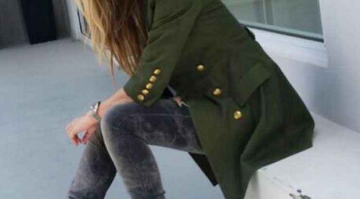 Έφη Παπαϊωάννου: Βόλτα με το νεογέννητο γιο της και τις δίδυμες κόρες της!