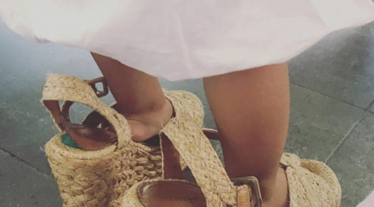 Μας ξετρέλανε η κόρη Κύπριας παρουσιάστριας φορώντας τα ψηλά παπούτσια τις μαμάς της!