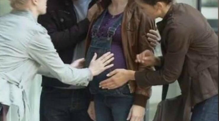 Αυτός είναι ο λόγος που δεν πρέπει να αγγίζετε την κοιλιά μιας εγκύου!