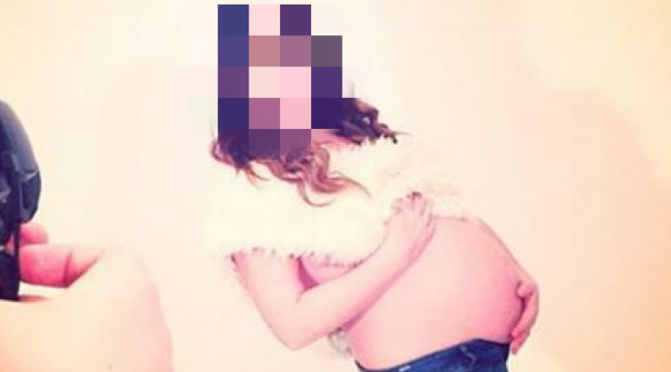 Επώνυμο ζευγάρι περιμένει το πρώτο του μωρό και φωτογραφήθηκε γυμνό!