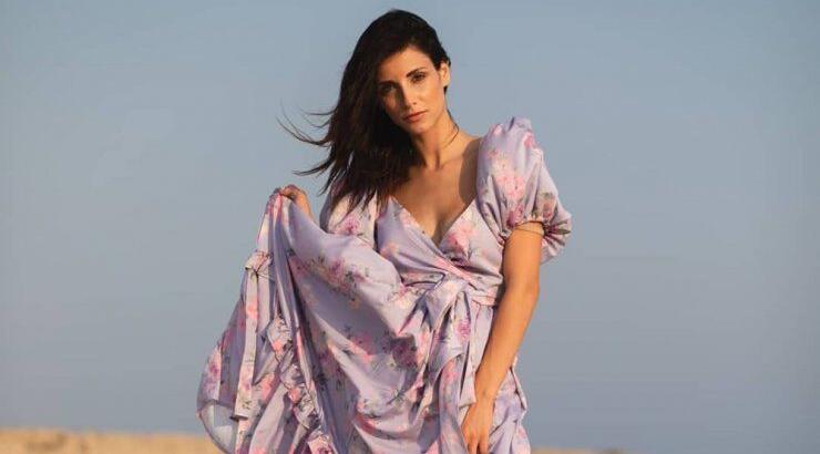 Ειρήνη Καραγιώργη: Η ηθοποιός ποζάρει topless στην παραλία και αναστατώνει το instagram!