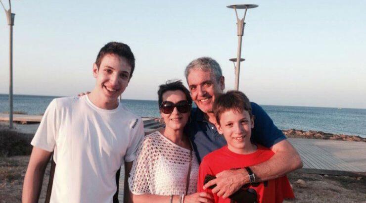 Ειρήνη Χαραλαμπίδου: Συγκινημένη ποζάρει αγκαλιά με τον μικρό της γιο που κατετάγη στο στρατό!