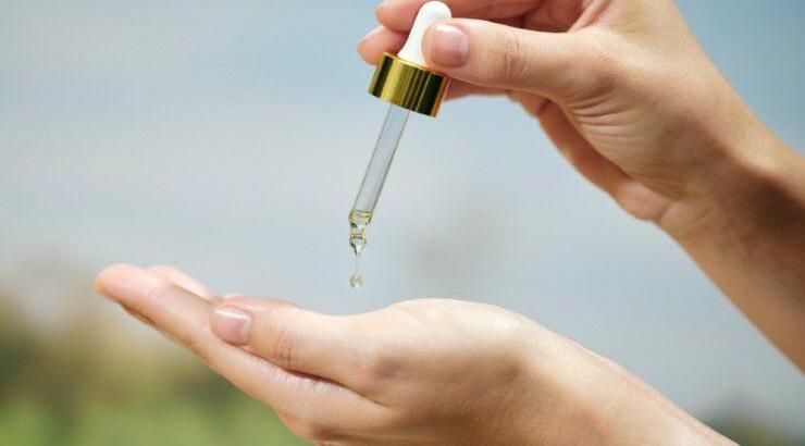 BEESSENTIAL OILS: Με πρόπολη, μελισσοκέρι και αιθέρια έλαια εσπεριδοειδών