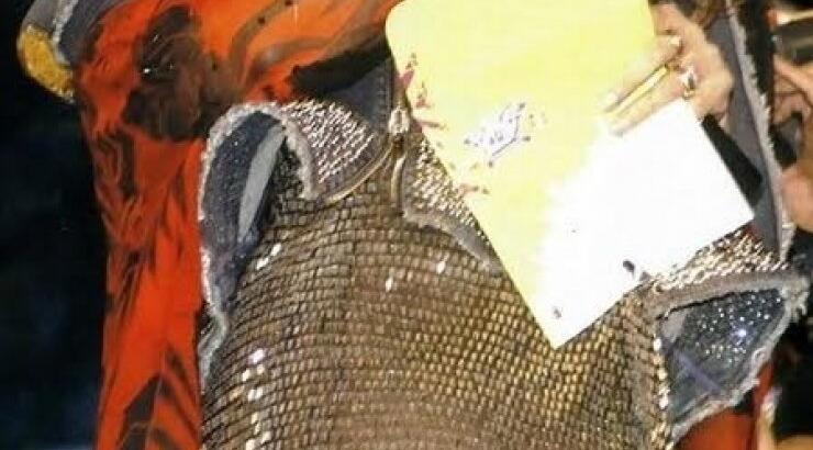 Η σέξι πίσω όψη Ελληνίδας τραγουδίστριας!