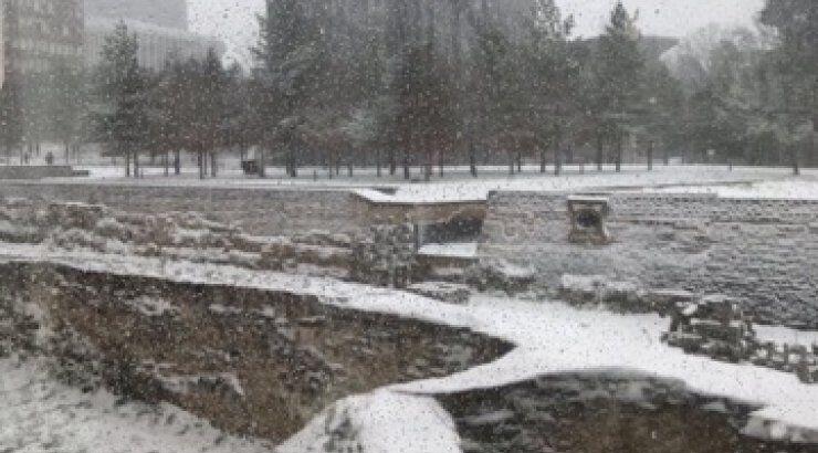 Ποια επώνυμη Κύπρια απολαμβάνει αυτό το υπέροχο κατάλευκο τοπίο! [εικόνες & βίντεο]