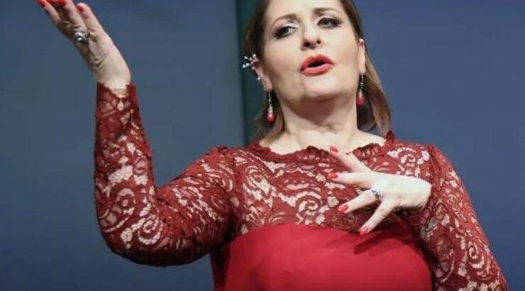 Έλενα Ευσταθίου: Αδυνατισμένη και με καρέ hair look η ηθοποιός [βίντεο]