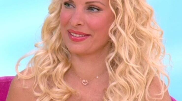 Η φωτογραφία με αφιέρωση της Ελένης, για την ανανέωση του συμβολαίου της