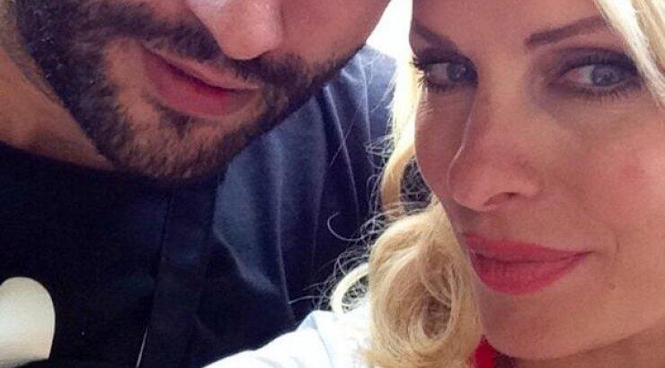 Η αληθινή σχέση της Μενεγάκη με τον αδερφό της