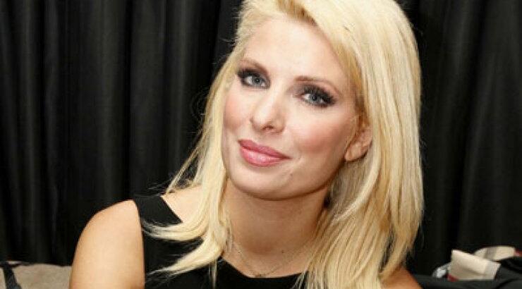  Ελένη Μενεγάκη: Η σπόντα για το κορμί του Λιάγκα και το σχόλιο που την εκνεύρισε!