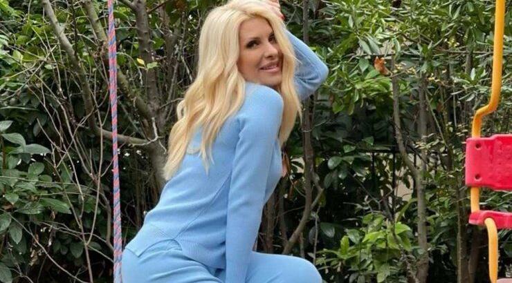 Ελένη Μενεγάκη: Το βίντεο με τη χιονισμένη της αυλή είναι απλά υπέροχο 