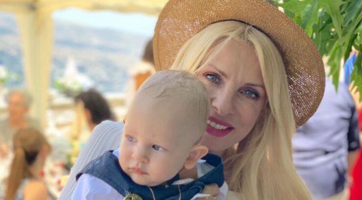 Ελένη Μενεγάκη: Η φωτογραφία με ένα πανέμορφο μωρό και το μυστήριο γύρω από αυτή 