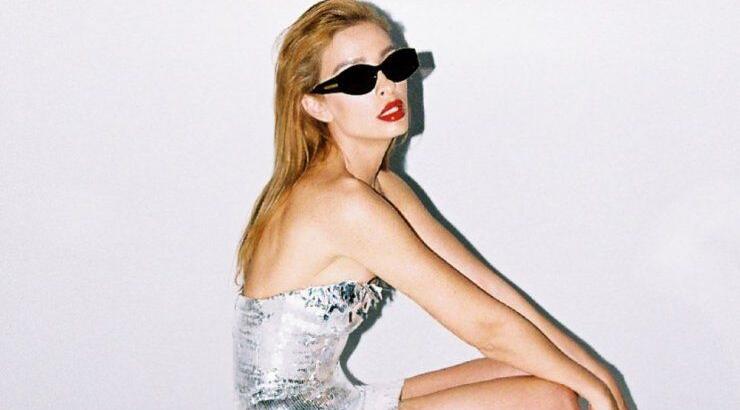 Summer Knits: Το εντυπωσιακό πλεκτό γαλάζιο outfit που φόρεσε η Ελένη Φουρέιρα 