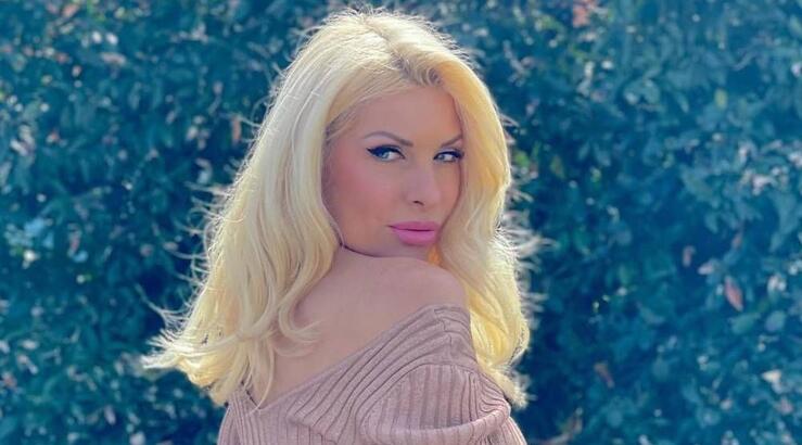 Ελένη Μενεγάκη: Ποζάρει χωρίς make-up στο κρεβάτι [εικόνα]