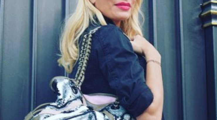 Η Ελένη Μενεγάκη πιο stylish από ποτέ σε παραλία της Άνδρου!