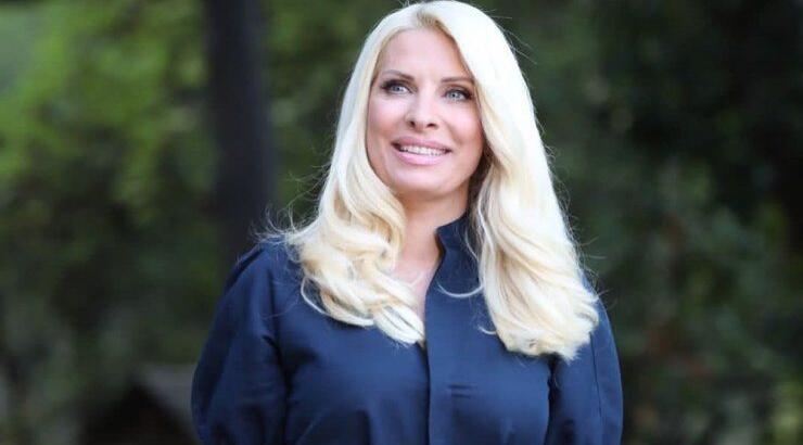 Ελένη Μενεγάκη: Ποζάρει πρώτη φορά στο πλευρό των νέων της συνεργατών! 