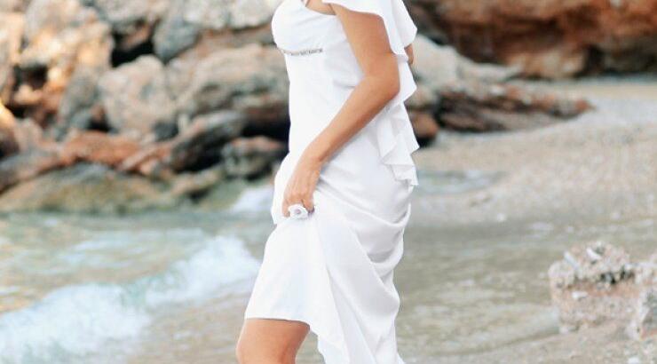 Με ποιο πασίγνωστο Έλληνα ηθοποιό έχει συγγενική σχέση η Ελένη Μενεγάκη;