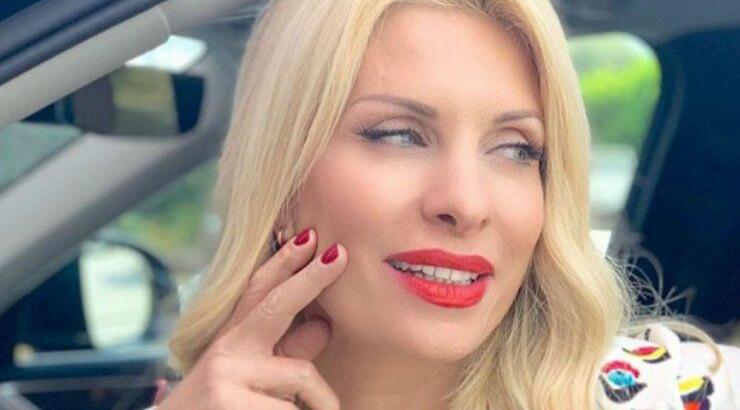 Ελένη Μενεγάκη: Η εικόνα με τον Μάκη Παντζόπουλο και τα παιδιά στην καρότσα ενός αγροτικού αυτοκινήτου