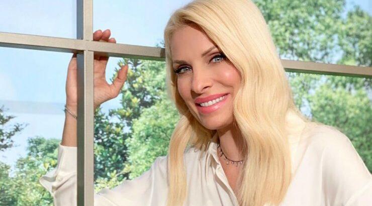 Ελένη Μενεγάκη: Η υπέροχη φωτογραφία με τη μητέρα της, τον πατριό της και τον Άγγελο σε παιδική ηλικία!