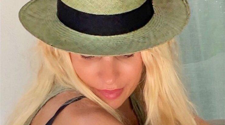 Ελένη Μενεγάκη: Η φωτογραφία της μικρής Μαρίνας στην Άνδρο που λατρέψαμε!