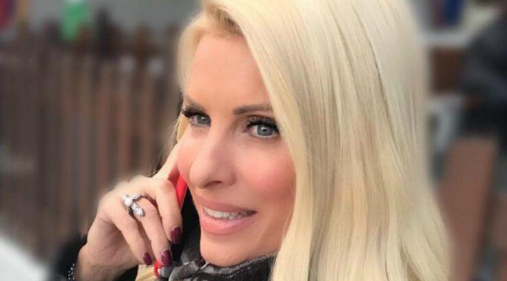 Μάθαμε ποσα κοστίζει η καμηλό τσάντα της Ελένης Μενεγάκη