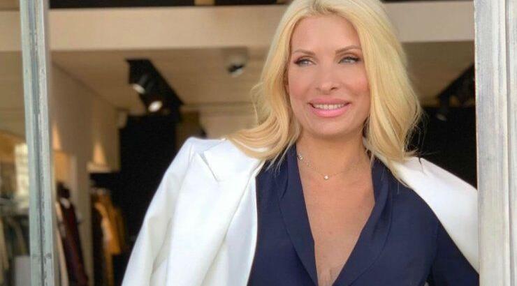 Ελένη Μενεγάκη: Η μικρή Μαρίνα την υποδέχθηκε στο σπίτι φορώντας τις γόβες της μαμάς της! 