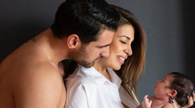 Ελένη Χατζίδου: Μας έδειξε τον σύζυγό της να ταΐζει την κορούλα τους