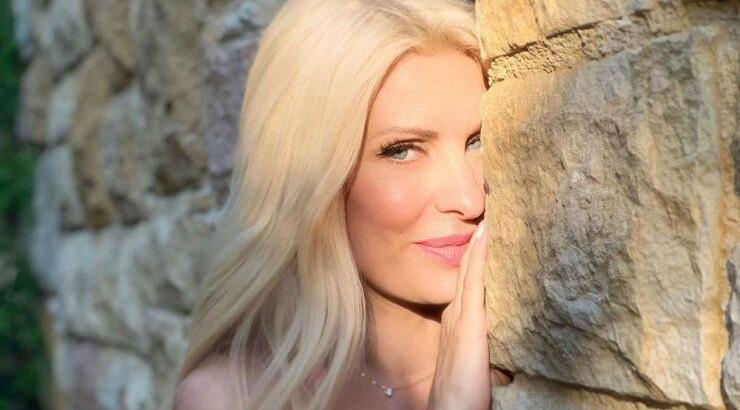 Ελένη Μενεγάκη: Μας έβαλε στην κουζίνα του σπιτιού της! [εικόνα]