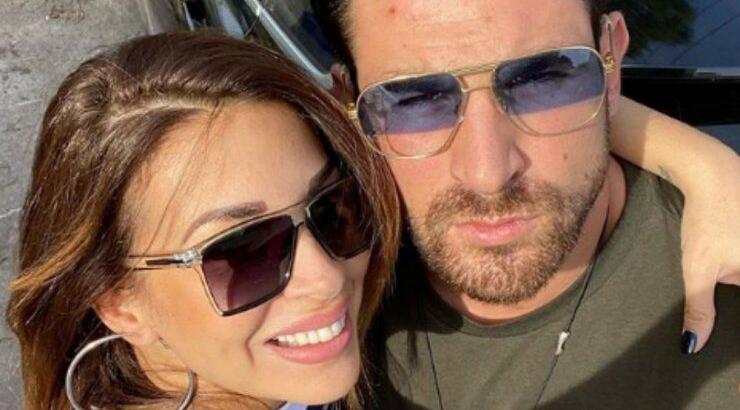 Ελένη Χατζίδου - Ετεοκλής Παύλου: Η βόλτα με την κορούλα τους στο κέντρο της Αθήνας! 