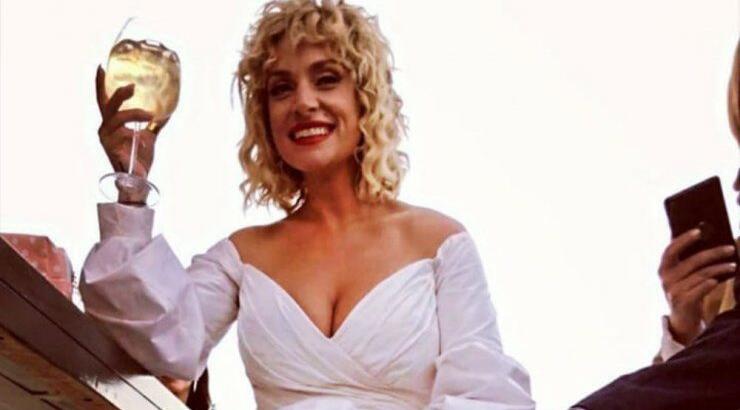 Ελεωνόρα Ζουγανέλη: Η εντυπωσιακή άφιξή της στην εκκλησία την ημέρα του γάμου της [βίντεο]