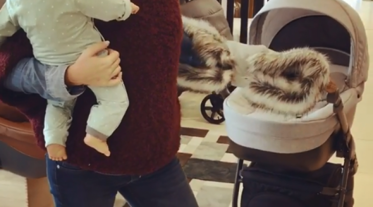 Ελεονώρα Μελέτη: Η θέα που απολαμβάνει θηλάζοντας τη νεογέννητη κόρη της! [βίντεο]