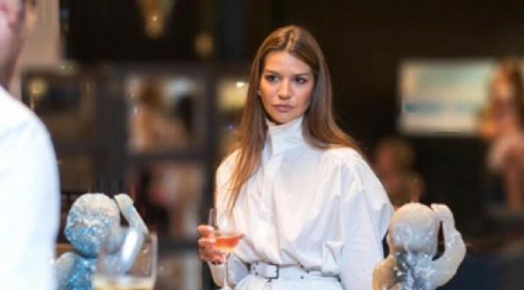 Ελίνα Θεοδότου: H υπέροχη εμφάνισή της στο γάμο του αδερφού της