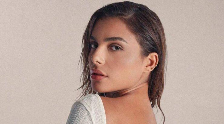 Ελευθερία Ελευθερίου: Την "τσακώσαμε" σε παραλία του Πρωταρά [εικόνες]