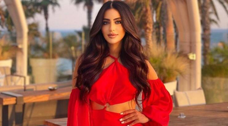 Ιζαπέλλα Έλληνα: Ποιους οίκους μόδας εμπιστεύτηκε για την εμφάνισή της στη βάφτιση των παιδιών της