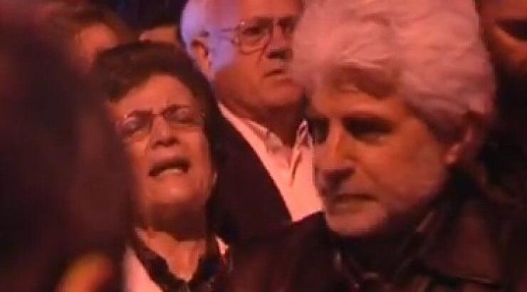 Δείτε την Έλση Χριστόφια να διαδηλώνει έξω από το Προεδρικό