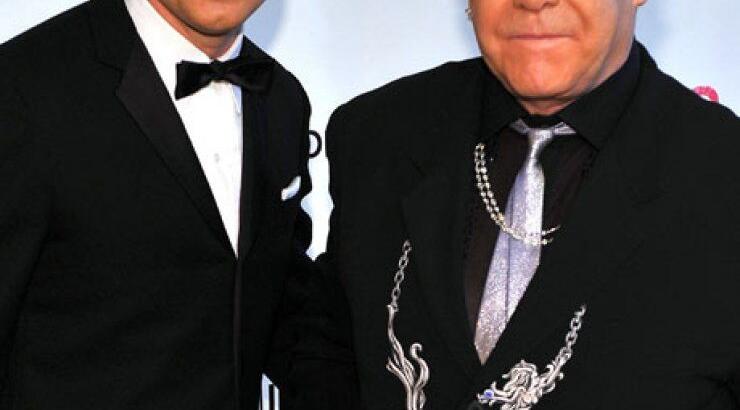 Elton John: Παντρεύεται τον εδώ και 21 χρόνια σύντροφό του