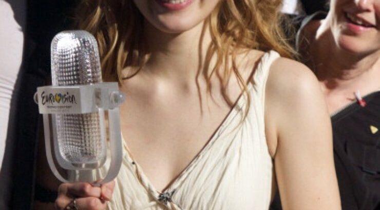 Δείτε τη νικήτρια της Eurovision με περιττά κιλά!