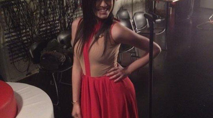 Η Κύπρια Αίμιλη Χαραλάμπους πέρασε στα live με ψήφο του κοινού