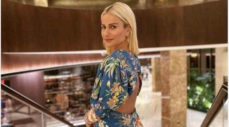 Έμιλυ Γιολίτη: Το φόρεμα σε βραδινή έξοδο που ακολουθεί ένα από τα πιο hot trends της σεζόν